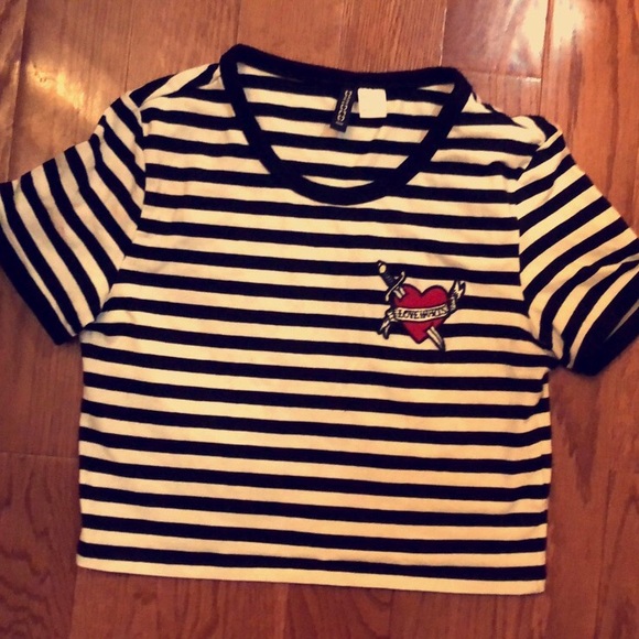 Black and white striped crop top - Picture 2 of 3